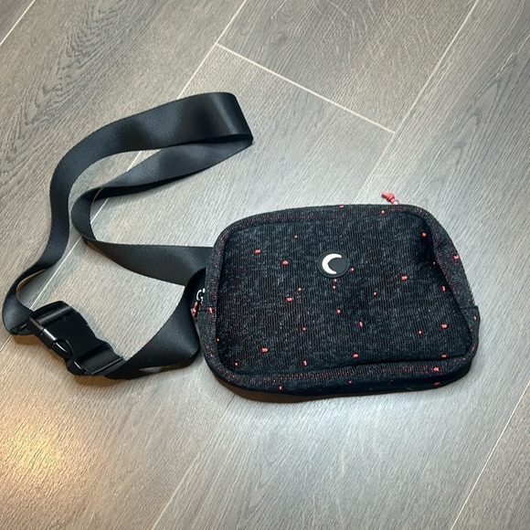 ZYIA Active Black Speckled Crossbody Bag - Picture 3 of 11